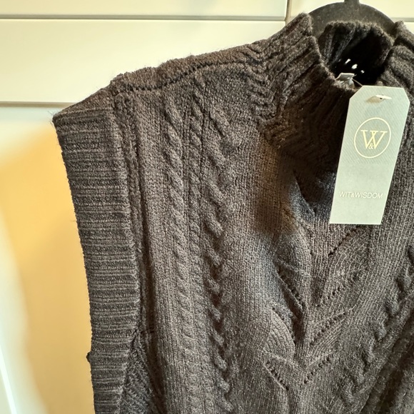 Mock neck sweater vest - Picture 4 of 6